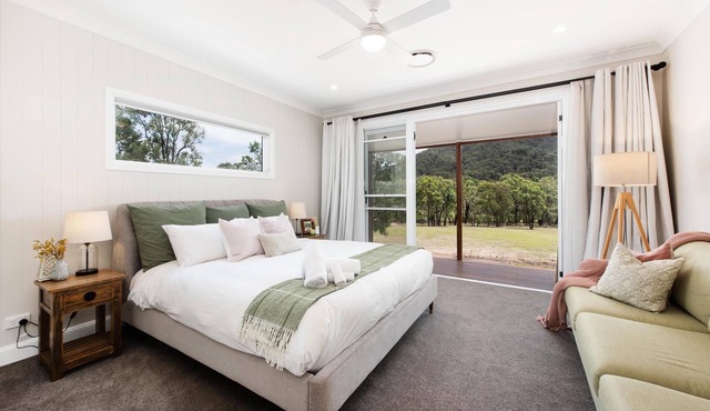 Lazy Frog Lodge: Mudgee country luxury near town