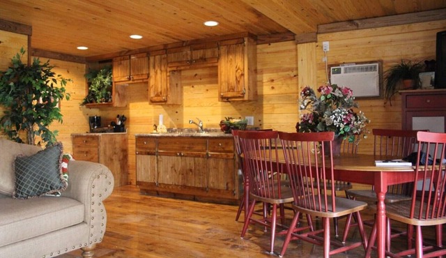 Lazy G Cabin #3 Creek Side Cabin