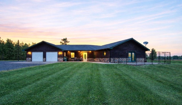 Lazy Grey–Your Northwoods Escape with Modern Comforts & Private Walking Trails