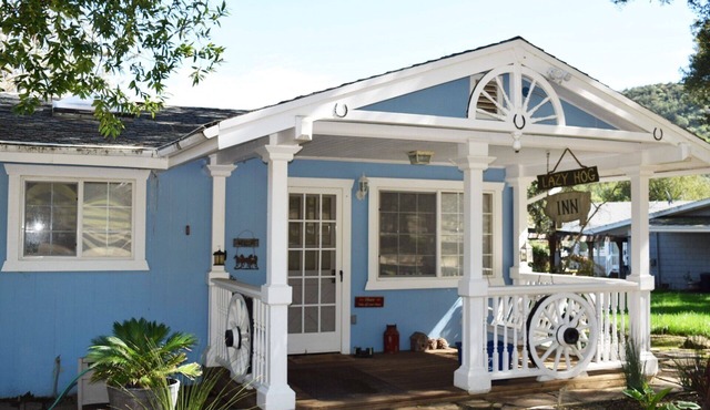 Lazy Hog Inn located on a Spacious Ranch - 10 Miles to Pinnacles National Park