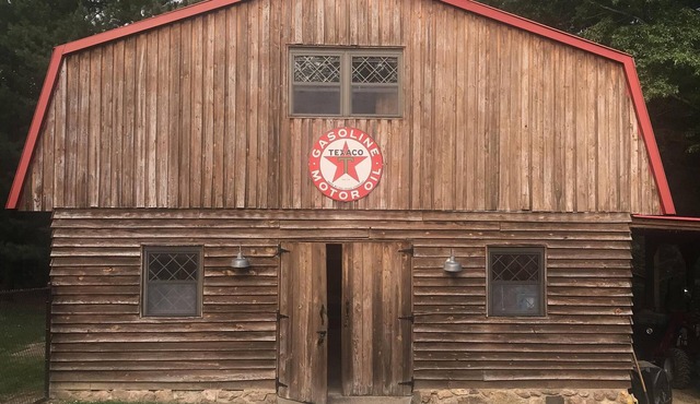 Lazy Hog Inn