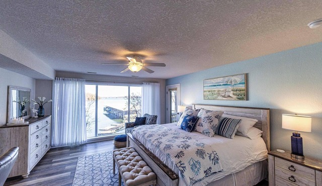 Lazy L at the Lake – Chic 3 BDR Condo w/Boat Slip