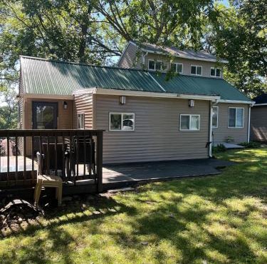 Lazy Lake Life Awaits!