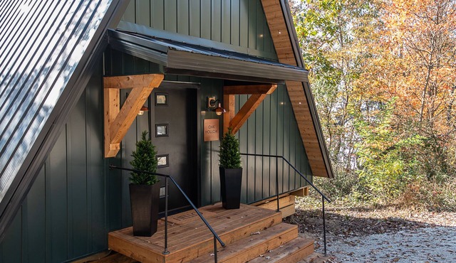 Lazy Lane Cabins- Oak Hollow