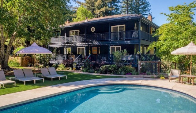 Lazy Lightning Lodge- 20 acres, pool, spa, dntwn GV