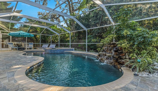 Lazy Lizard Villa! With Heated Pool/Spa/Waterfall. Safety Harbor FL