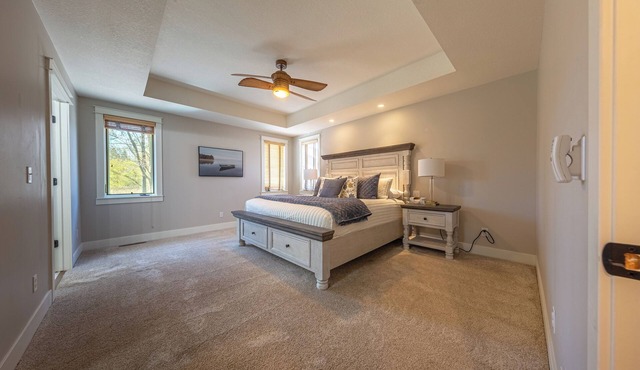 Lazy Loon Oasis - Spacious Luxury 5-bedroom cabin walkable to Crosby with AC