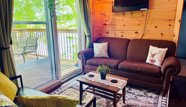 Lazy Maple Cabin on Charleston Lake