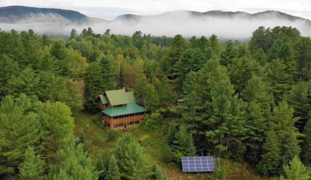 Lazy Moose Lodge w/Panoramic Mountain Views and Hot Tub