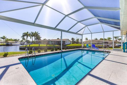 Lazy Palm Retreat Heated Pool Jacuzzi Gulf Canal