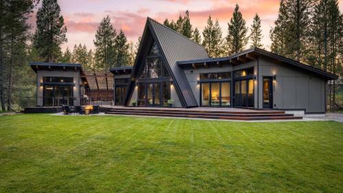 Lazy River Glamp-House by AvantStay