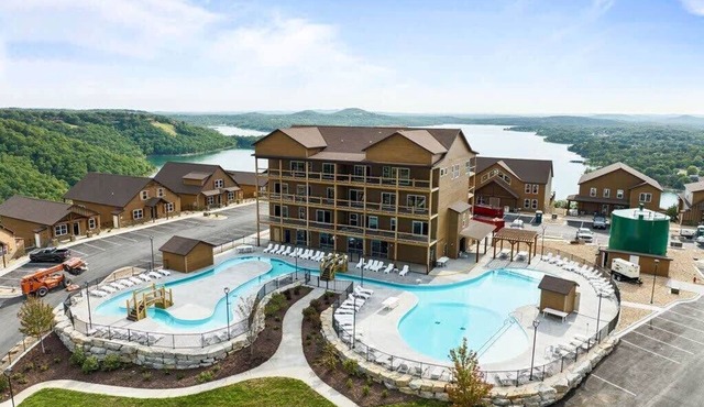 Lazy River! Hot Tub! Shuffleboard!