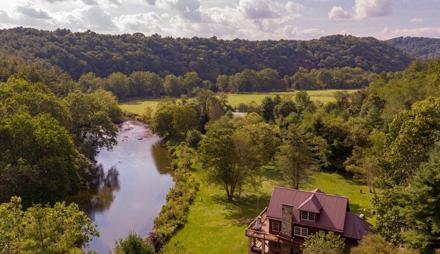 Lazy River Lodge - Riverfront home with fire pit, hot tub!