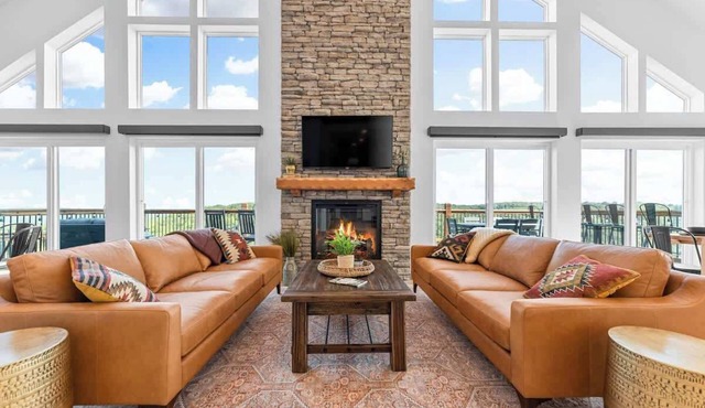 LAZY RIVER, Pools, Lake View, Game Room, Sleeps 24