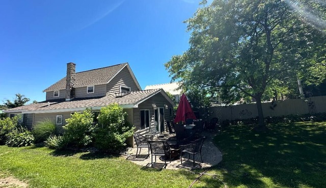 Lazy Salmon River Cottage - 2 Bedrooms