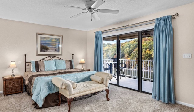 Lazy X-09 Recently Renovated 3 Bedroom, 2.5 Bath Waterfront Condo!