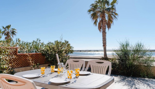 LB39 Air-conditioned bungalow facing the Grazel Beach in a residence with swimming pool