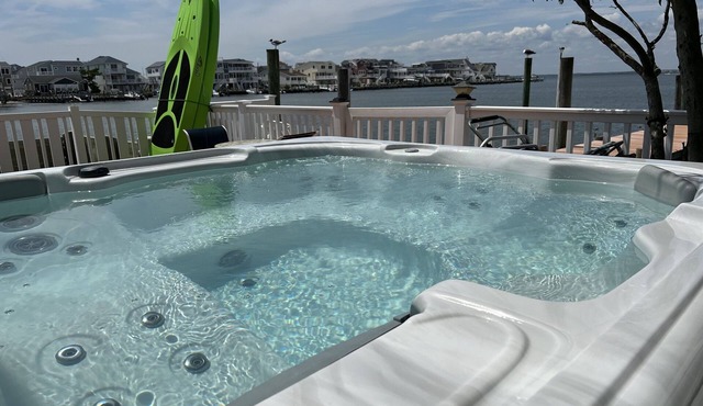 LBI Bayfront Beauty Brand New Hot Tub! Boat Slip Included! Two blocks to Beach!