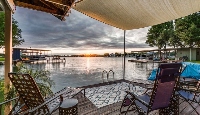 LBJ Lakefront-Private dock and great sunsets! Monthly rates now available.