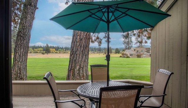 LC025-26 | Modern split level 2 bedroom Condo w/kitchen and Mountain views.