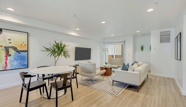 LCF - Downtown Salt Lake Townhome - 2 King Master Suites - 2.5BA - 2-Car Garage