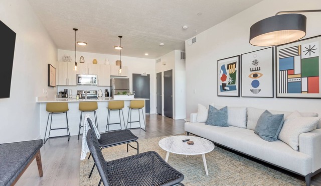 LCF - Downtown Salt Lake City - Granary - 1 King BR/1BA - CoWork + Gym - Garage
