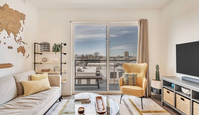 LCF - Granary - 1KingBR - Sleeps 3 - CoWork + Gym - Garage