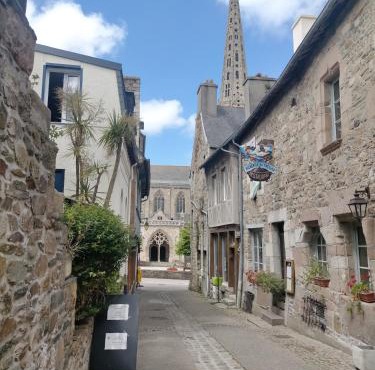 Le 1 St Yves Studios