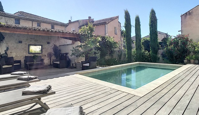 Le 115, air-conditioned town house with interior courtyard and swimming pool