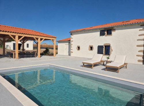Le 1701 – Gîte 15 pers avec piscine, Puy du Fou