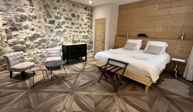 Le 19 - Chambre Patio 34m2 | Centre Historique | Clim