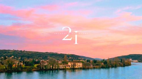 LE 21 - Suite LUXE - JACUZZI Privatif & Vue Rhône