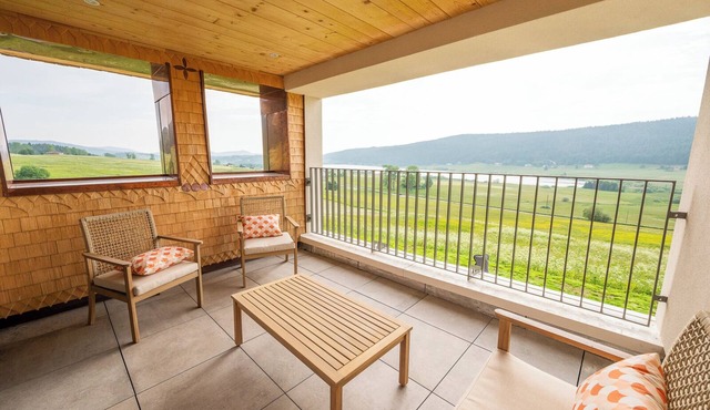 Le 234, between Lakes and Mountains