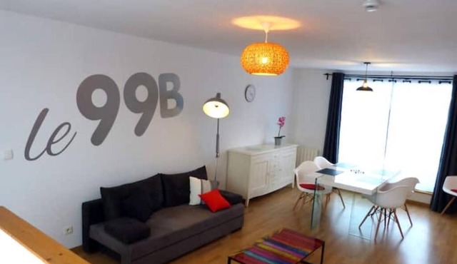 "le 99B" modern, bright apartment, Queen size bed and connected TV