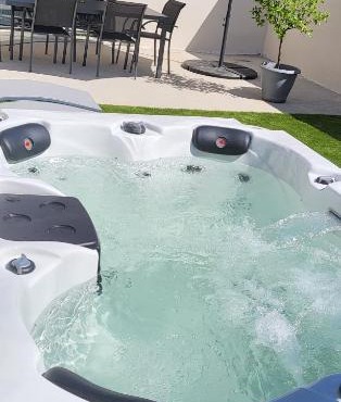 Le Béluga spa Aéroport Nantes Bouguenais Rezé