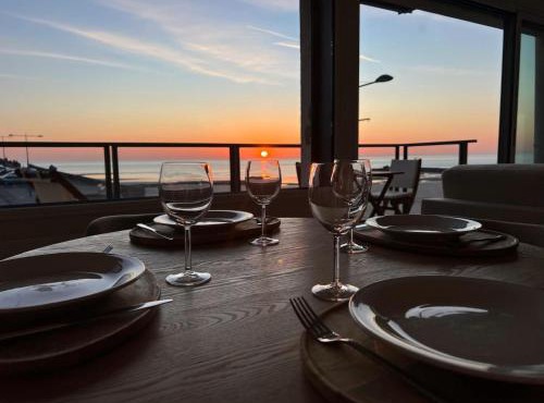 Le Balcon sur la mer Plage et coucher de soleil