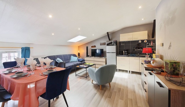 Le Barral - Two Bedroom Apartment, Sleeps 6