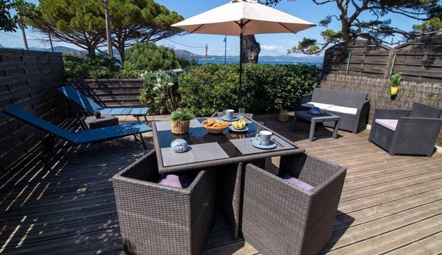 Le Bastidon, charming studio with sea view