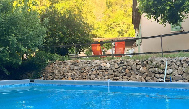 'Le Bastidon des Oliviers' with shared pool, Wi-Fi and air conditioning