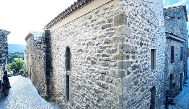 Le Bastion 15 guests, 5 suite, 5 baths, AC