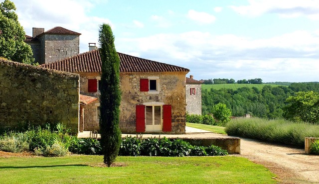 Le Bastion, Spacious Prestigious house in 10ha park, private pool, 14 people