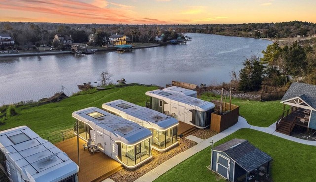 Le Bateau 10 - A Unique Stay by San Jacinto River