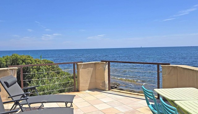 Le Bateau - 4 people - Feet in the water - Beach - Air conditioning - WiFi - Sainte Maxime