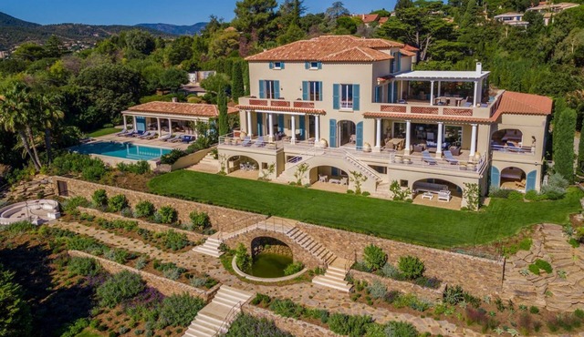 Le Belvedere - Nine Bedroom Villa, Sleeps 22