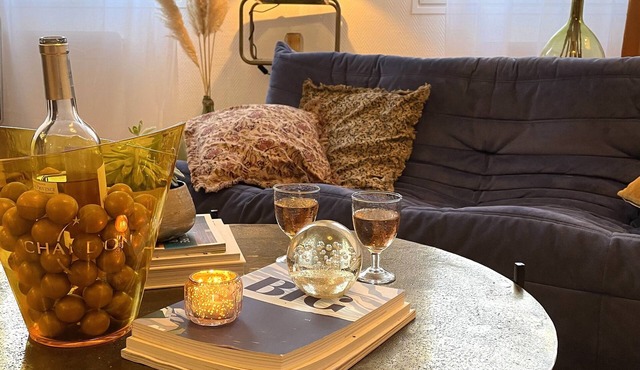 Le Bercail next Cathédrale