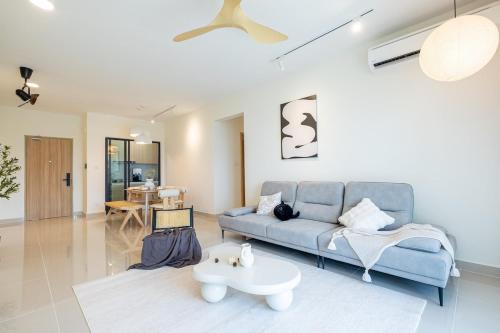 Le Blanc Balloon Aradia 8min to Batu Caves