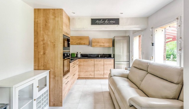 Le Blason - Family home with terrace and garden