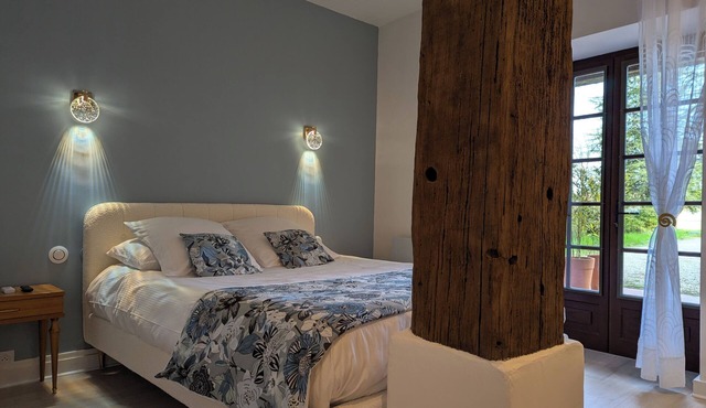 Le bois des fées de Chazelles - A corner of blue sky