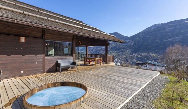 Le Bois Joly, on track, outdoor spa, sauna