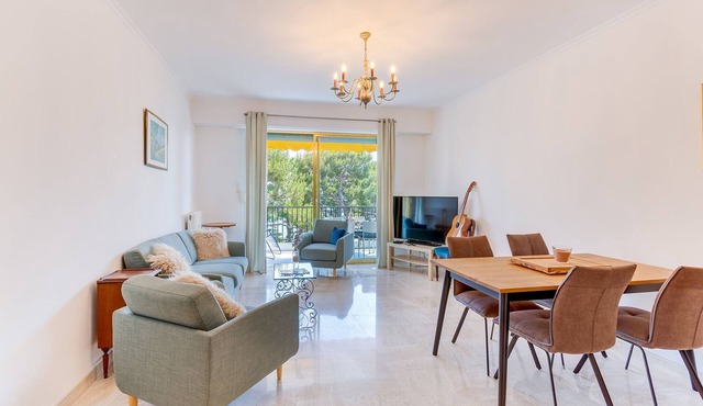 LE BOIS JOLI AP4477 By Riviera Holiday Homes